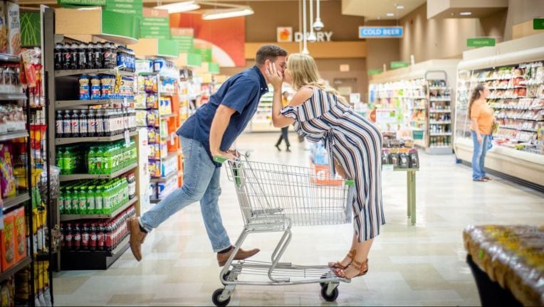 Couple takes adorable engagement photos in Publix store where they met
