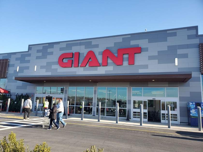 Giant celebrates East Stroudsburg store grand opening